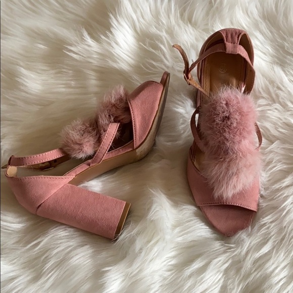 NATURE Breeze Eranda Pom Pom Block Heels Sandals - Picture 4 of 8